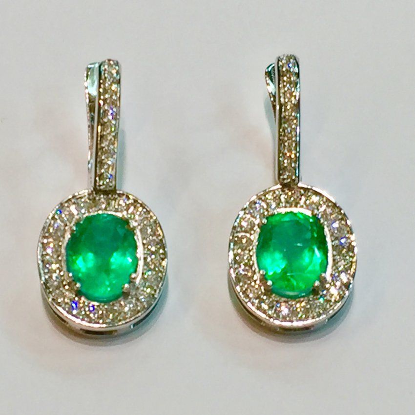 Pendientes en oro blanco con esmeraldas de Colombia