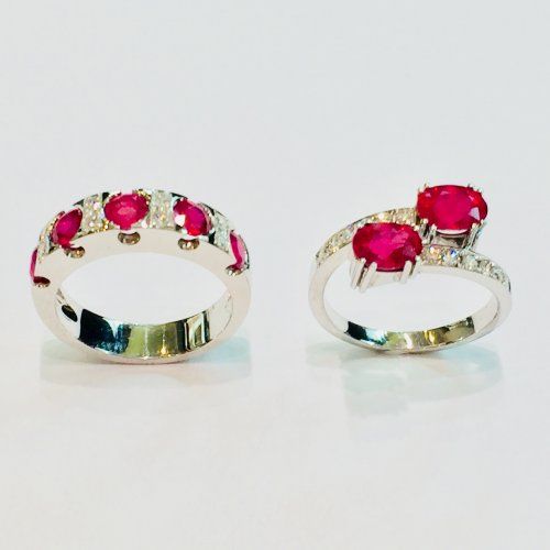 Alianza Tú y Yo en oro blanco con rubíes