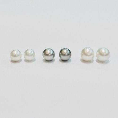 Pendientes, perlas Australianas y de Thaiti montados con presiones de oro PVP desde 350 €